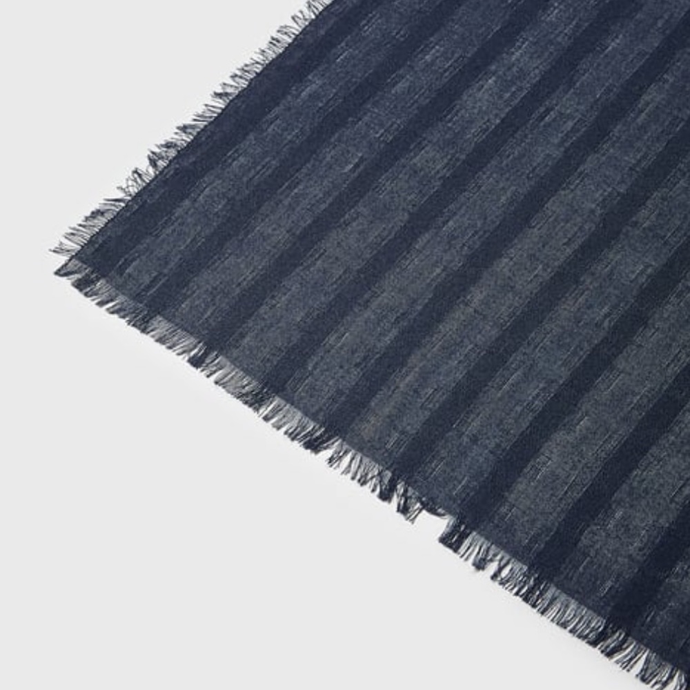 Zara Man Textured Scarf - Picture 3 of 8